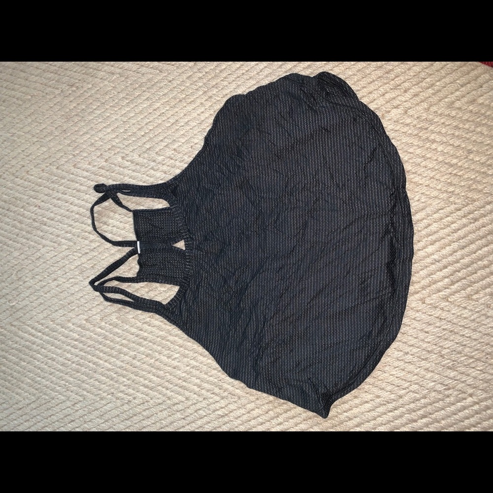 Lululemon black crop top
